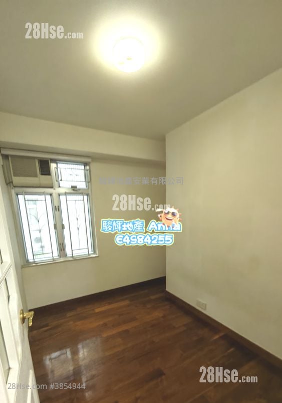 Village Gardens Sell 3 Bedrooms , 2 Bathrooms 762 ft²
