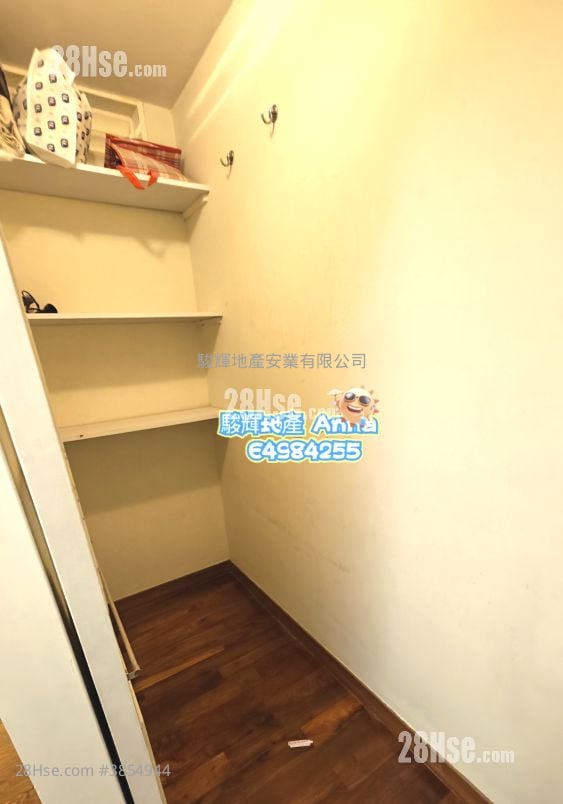 Village Gardens Sell 3 Bedrooms , 2 Bathrooms 762 ft²