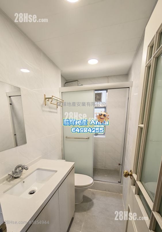 Village Gardens Sell 3 Bedrooms , 2 Bathrooms 762 ft²