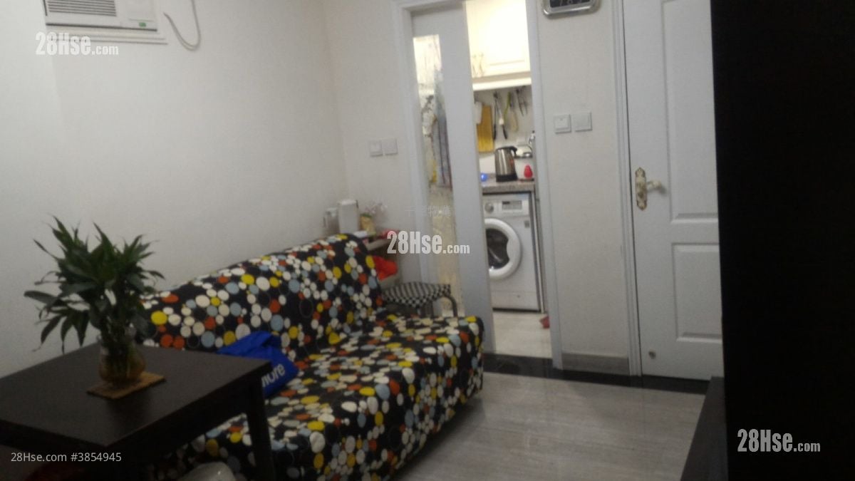 Golden Court Sell 2 Bedrooms 329 ft²