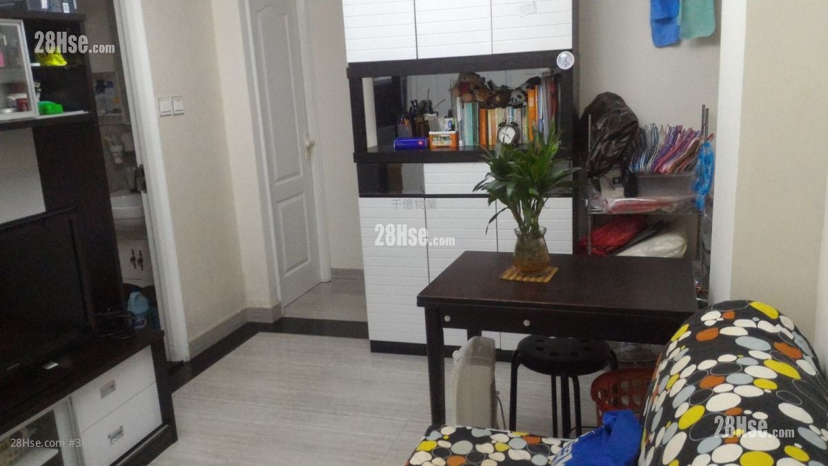 Golden Court Sell 2 Bedrooms 329 ft²