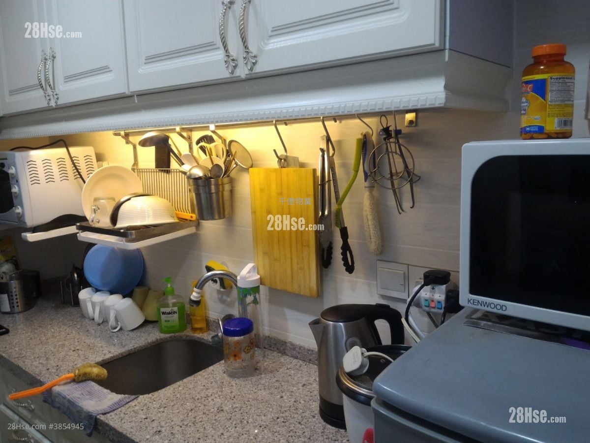Golden Court Sell 2 Bedrooms 329 ft²