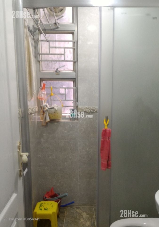 Golden Court Sell 2 Bedrooms 329 ft²