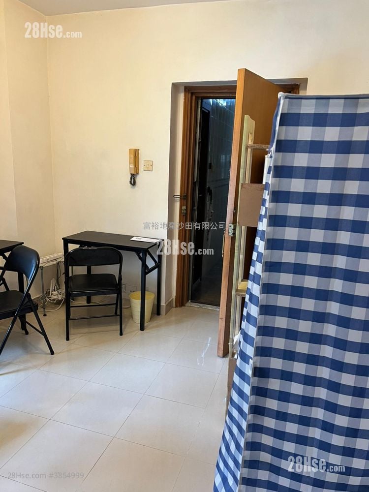 Golden Lion Garden Rental 2 Bedrooms , 1 Bathroom 306 ft²