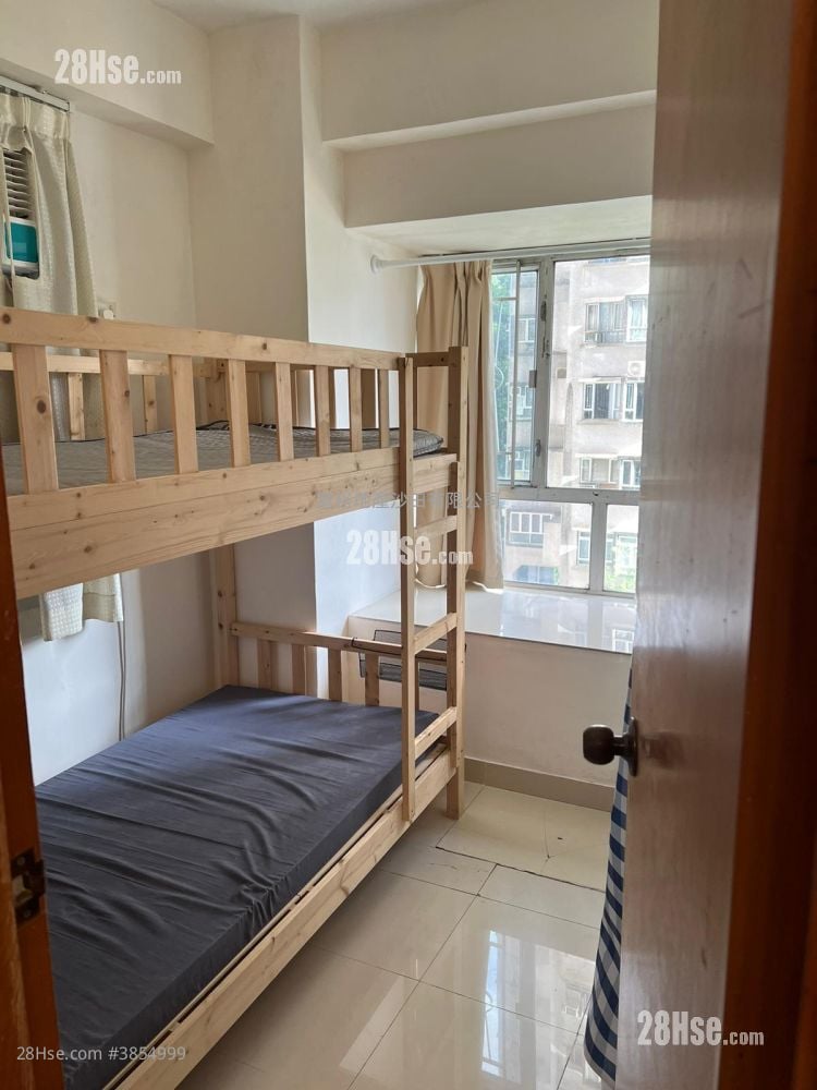Golden Lion Garden Rental 2 Bedrooms , 1 Bathroom 306 ft²
