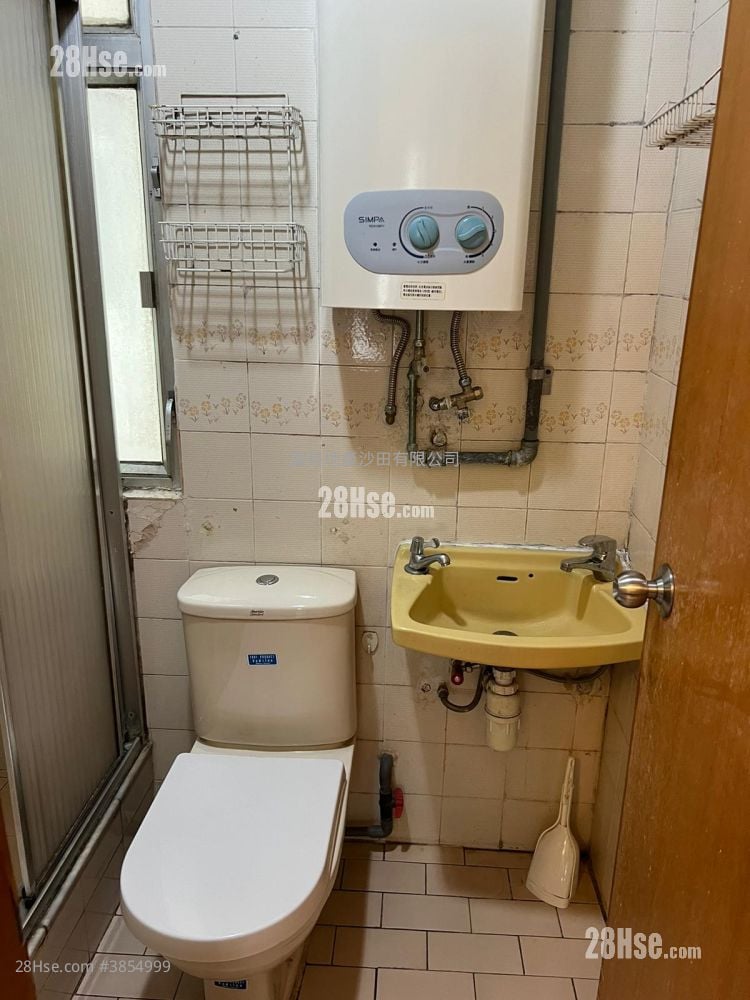 Golden Lion Garden Rental 2 Bedrooms , 1 Bathroom 306 ft²