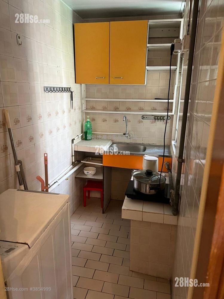 Golden Lion Garden Rental 2 Bedrooms , 1 Bathroom 306 ft²