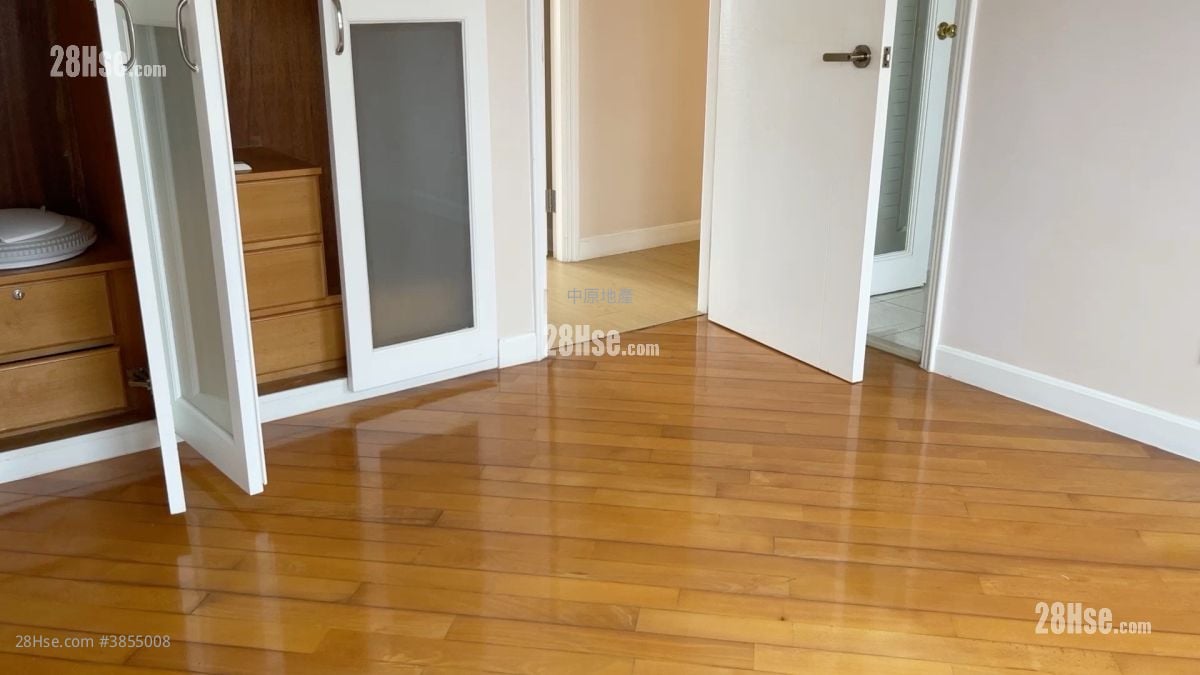 Grandeur Villa Rental 972 ft²