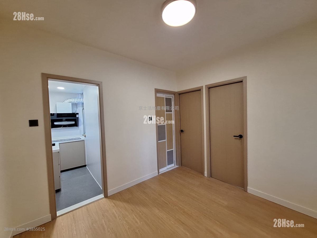 Golden Lion Garden Sell 321 ft²
