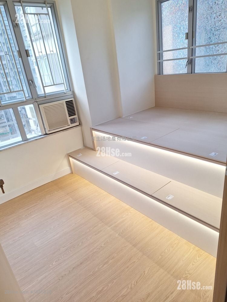 Golden Lion Garden Sell 321 ft²