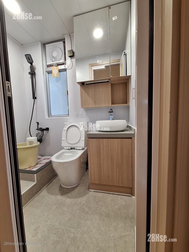 Golden Lion Garden Sell 321 ft²