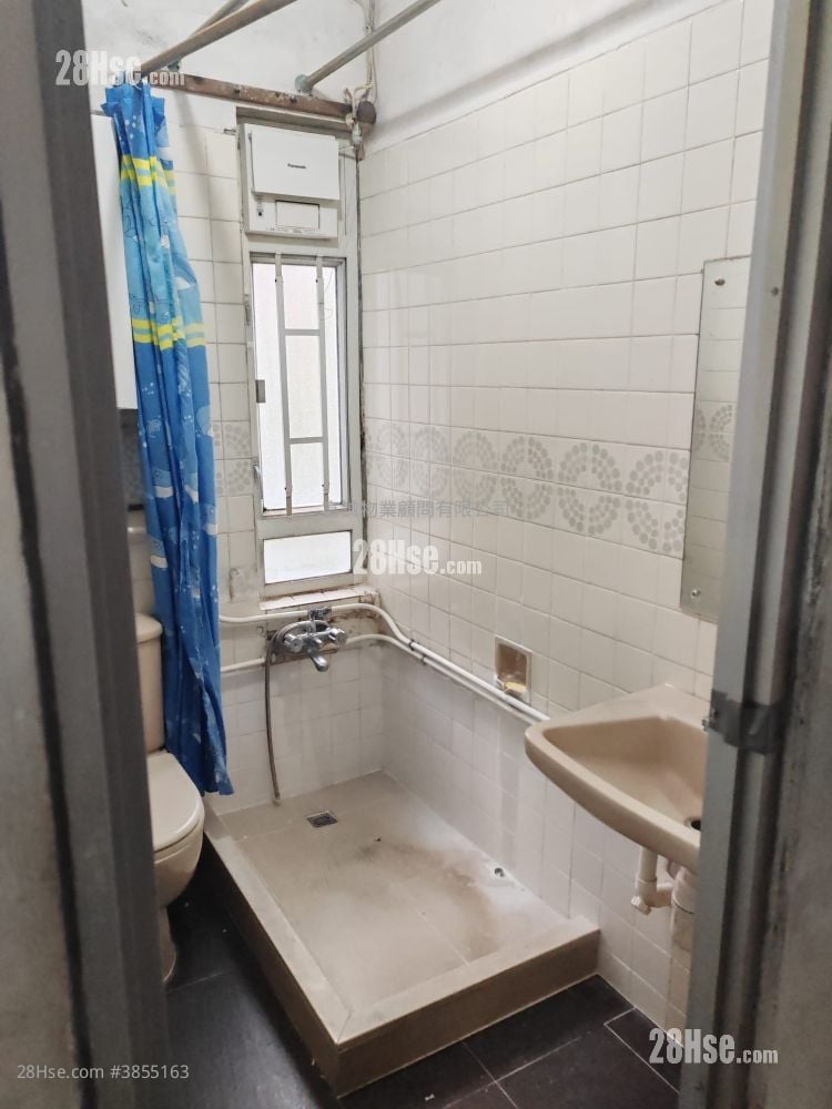 Yau Tong Centre Sell 2 Bedrooms , 1 Bathroom 489 ft²