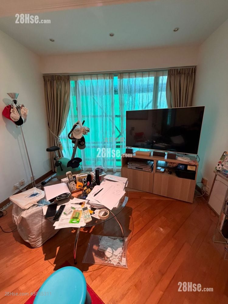 living room: Tempo Court Sell 2 Bedrooms , 2 Bathrooms 753 ft²