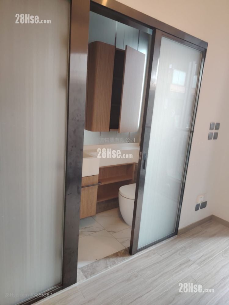 The Vantage Rental Studio , 1 Bathroom 196 ft²