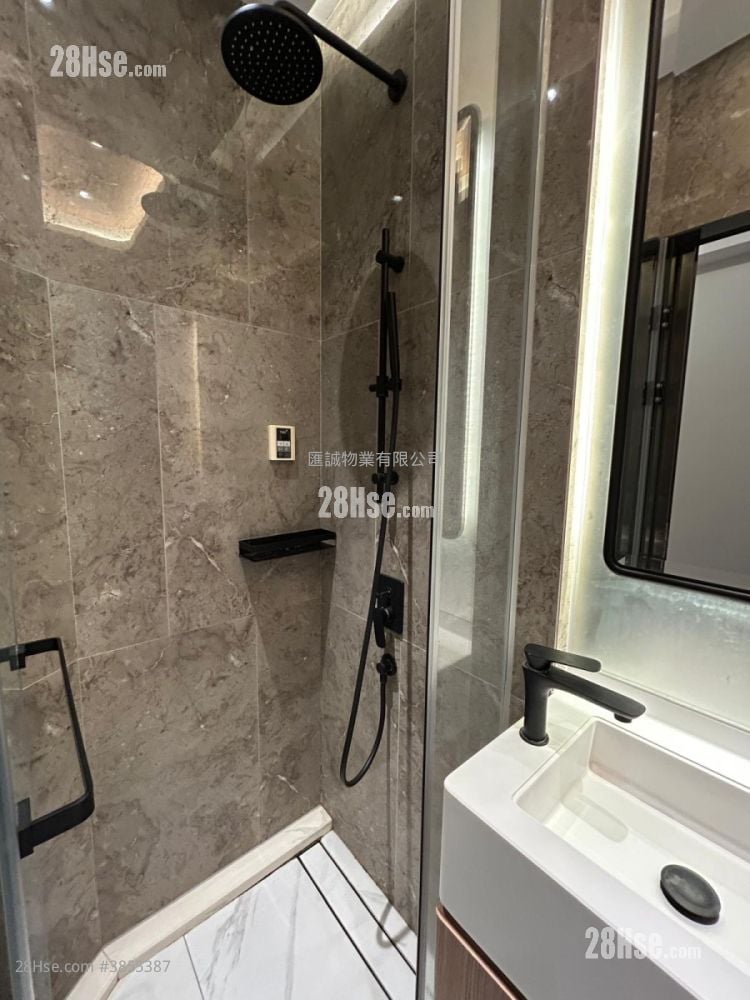 The Vantage Rental Studio , 1 Bathroom 196 ft²