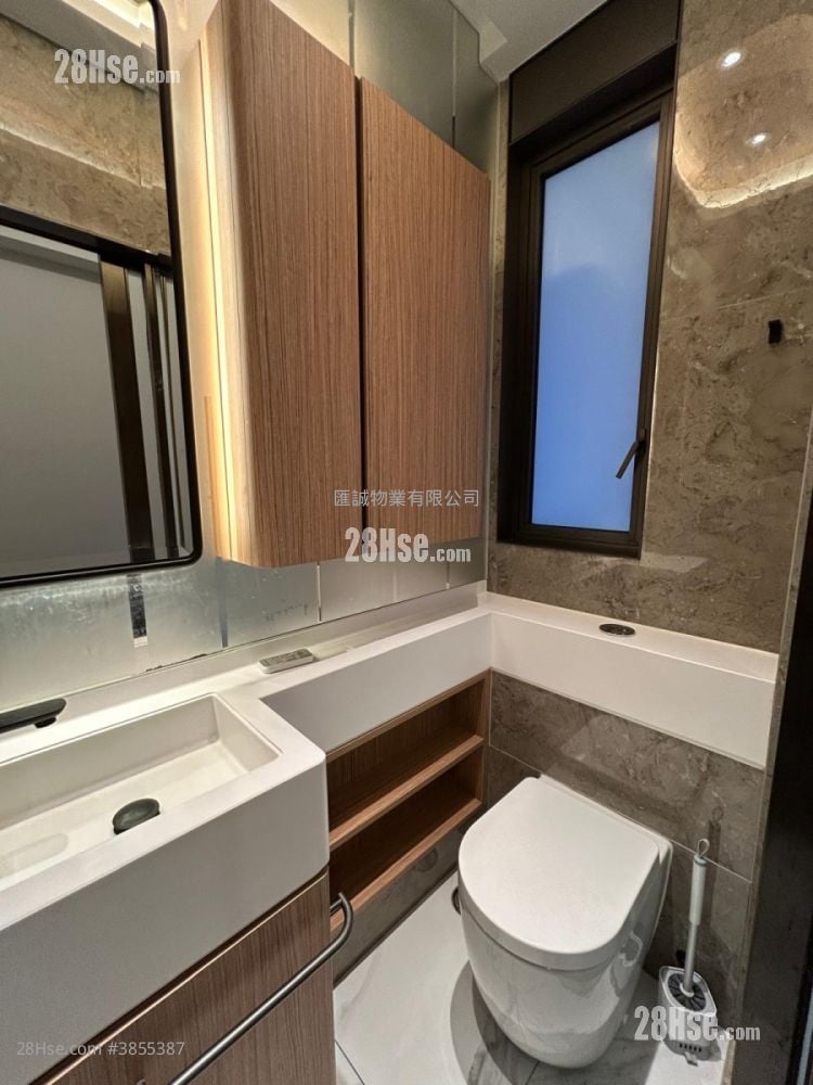 The Vantage Rental Studio , 1 Bathroom 196 ft²