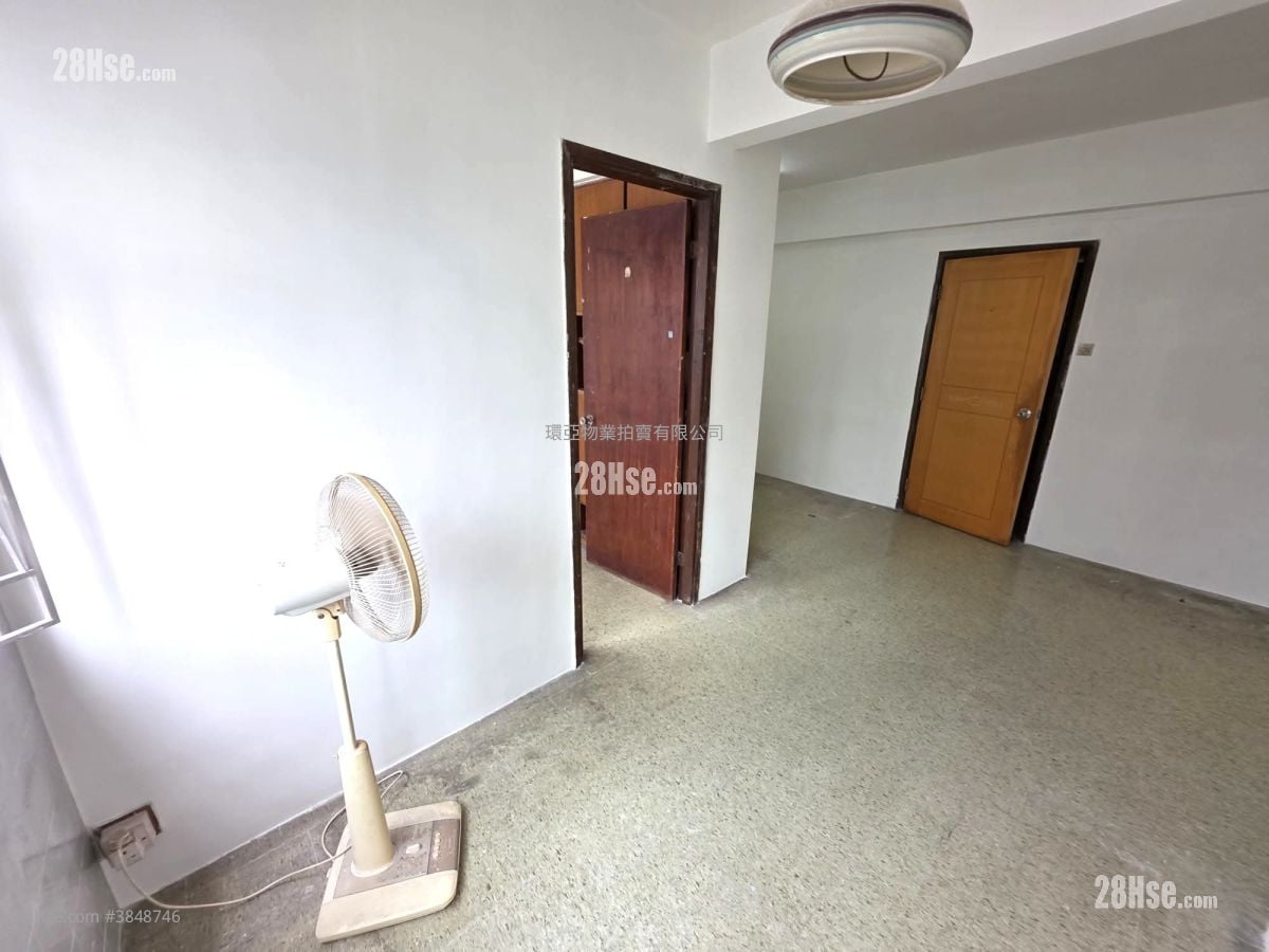 Mai Kei Building Sell 2 Bedrooms , 1 Bathroom 399 ft²