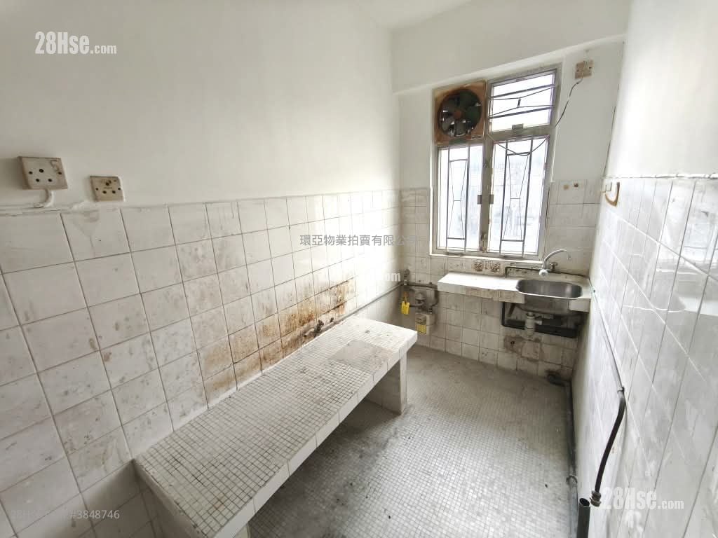 Mai Kei Building Sell 2 Bedrooms , 1 Bathroom 399 ft²