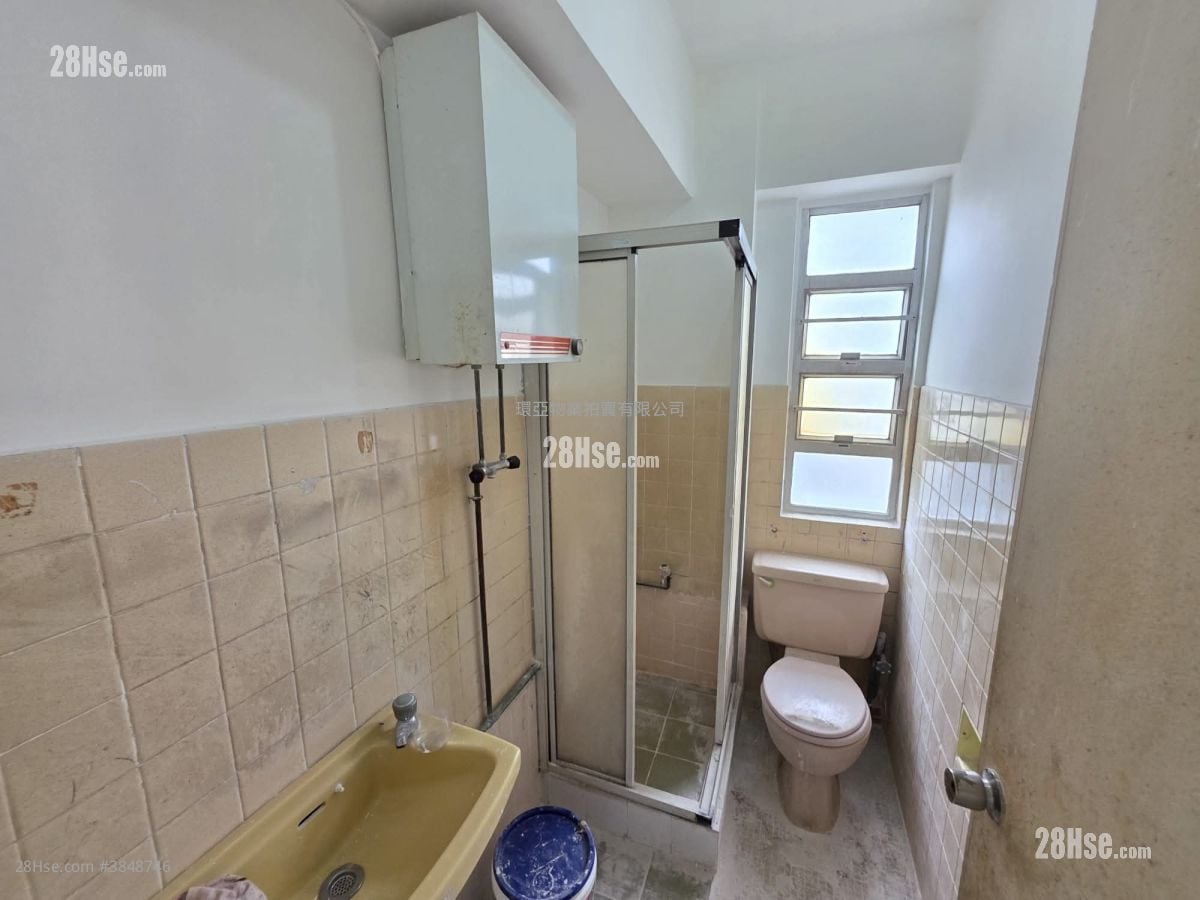 Mai Kei Building Sell 2 Bedrooms , 1 Bathroom 399 ft²