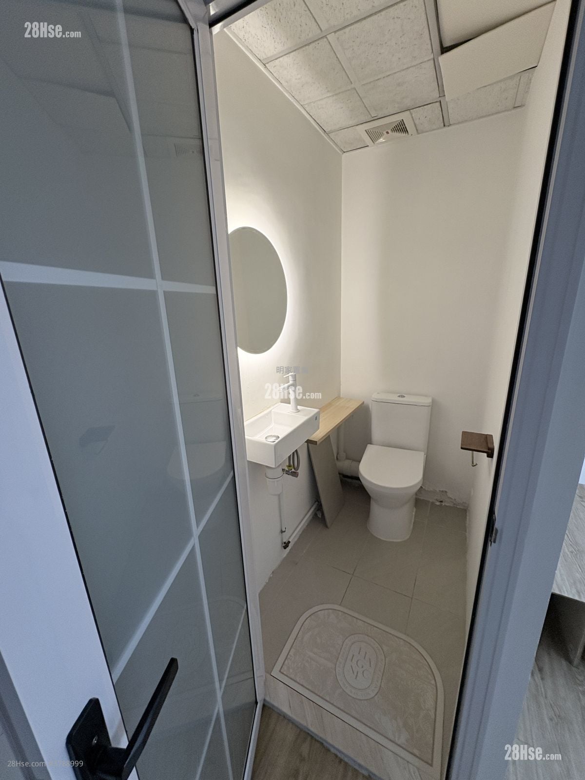 Waterloo Plaza Rental Studio , 1 Toilet