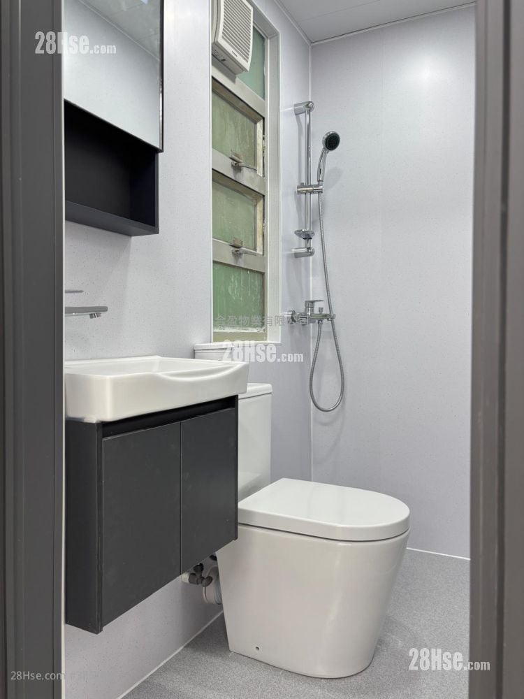 95 Bonham Strand Rental 1 Toilet