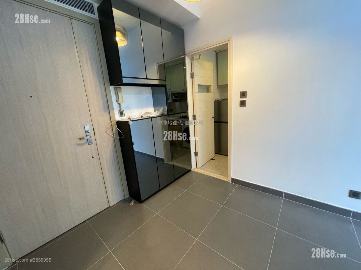 living room: H Cube Sell 1 Bedroom , 1 Bathroom 293 ft²