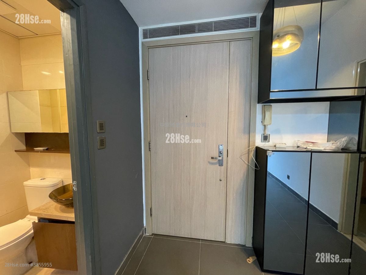 living room: H Cube Sell 1 Bedroom , 1 Bathroom 293 ft²