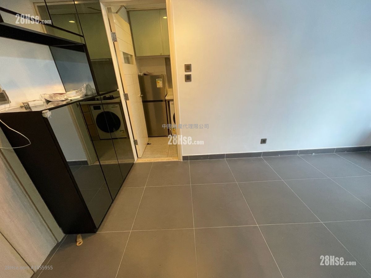 living room: H Cube Sell 1 Bedroom , 1 Bathroom 293 ft²