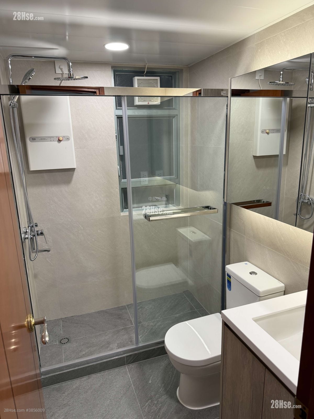 Tung Chung Crescent Sell 2 Bedrooms 527 ft²