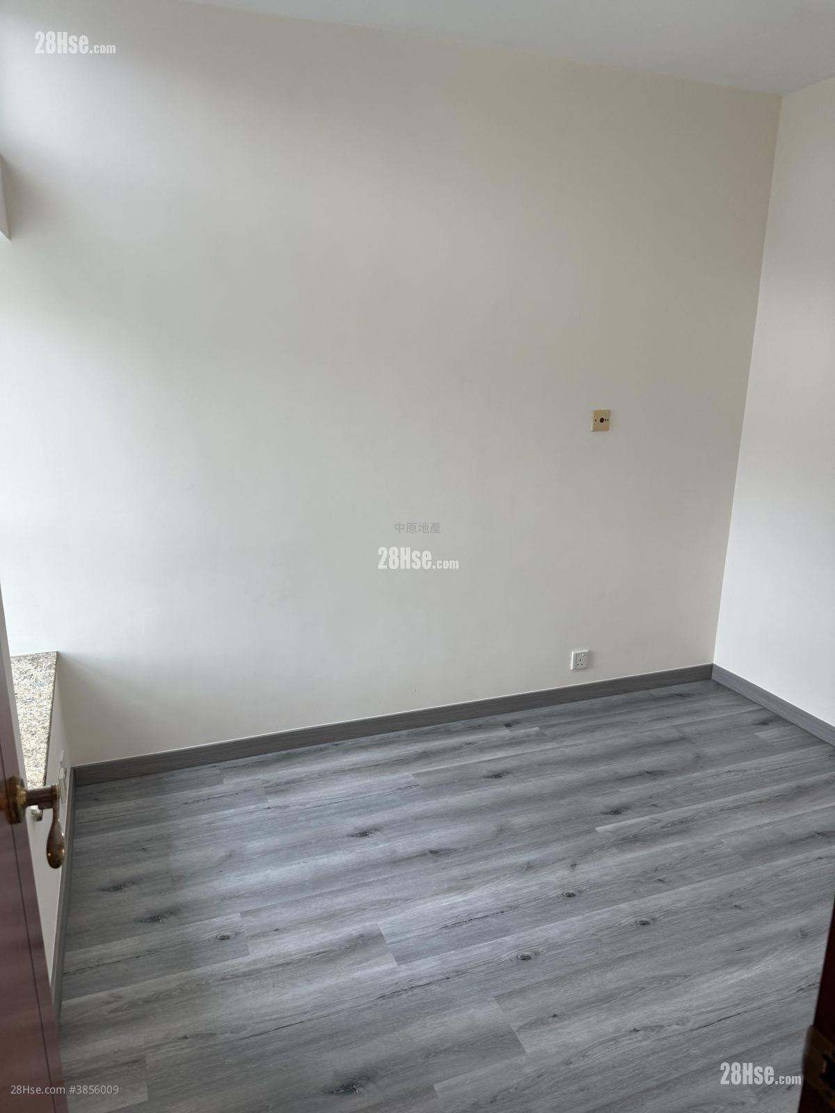 Tung Chung Crescent Sell 2 Bedrooms 527 ft²
