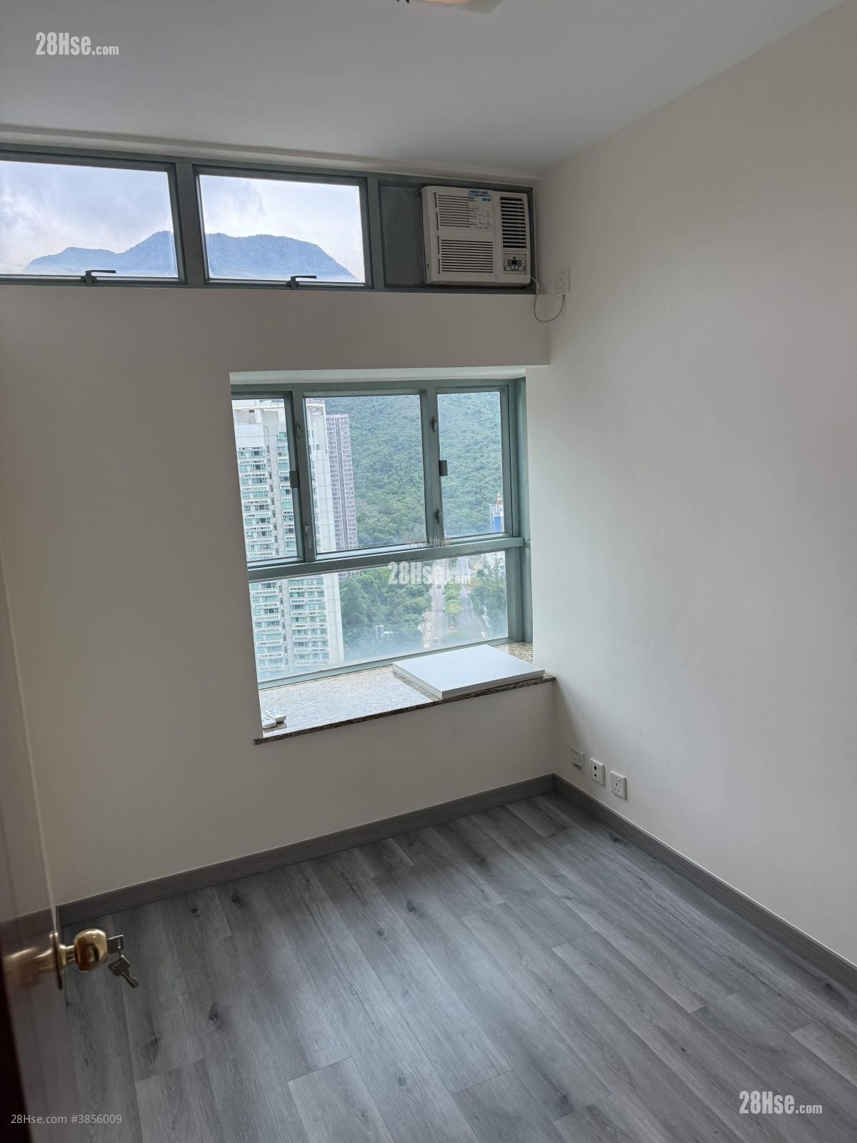 Tung Chung Crescent Sell 2 Bedrooms 527 ft²