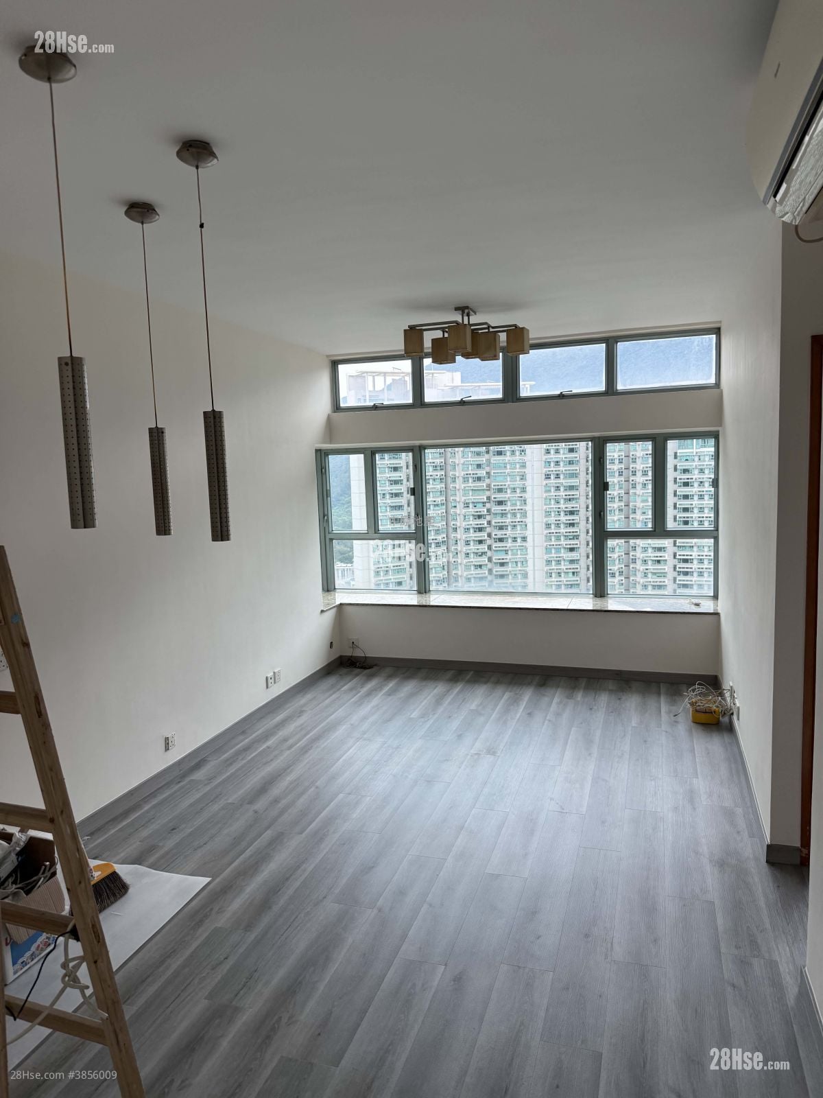 Tung Chung Crescent Sell 2 Bedrooms 527 ft²