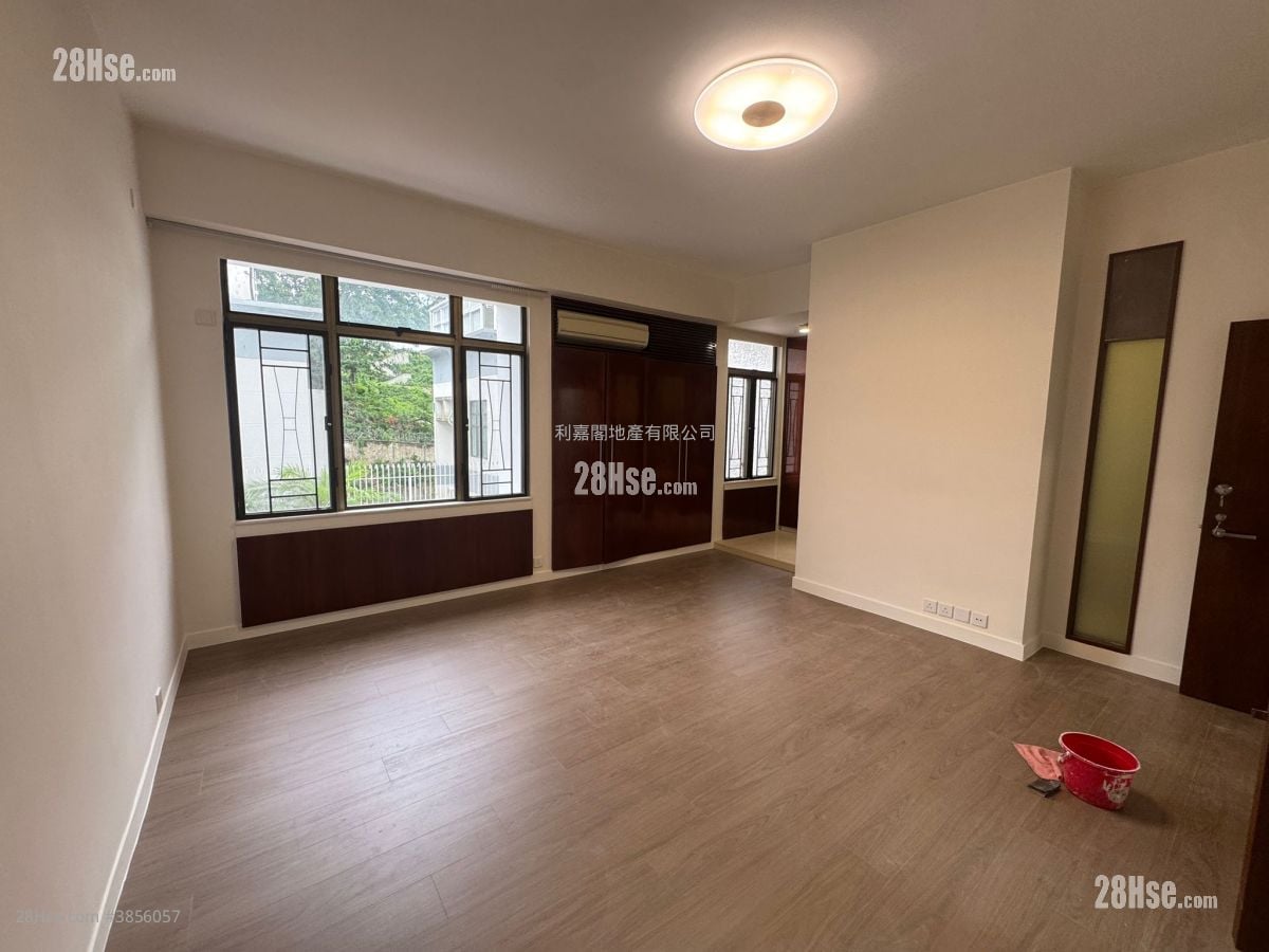 Lift Villa Sell 4 Bedrooms 1,966 ft²