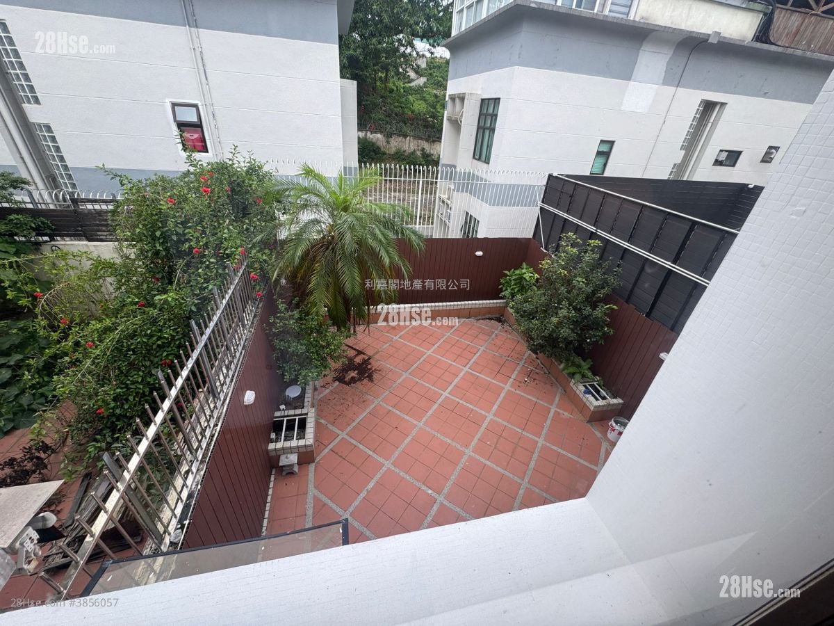 Lift Villa Sell 4 Bedrooms 1,966 ft²