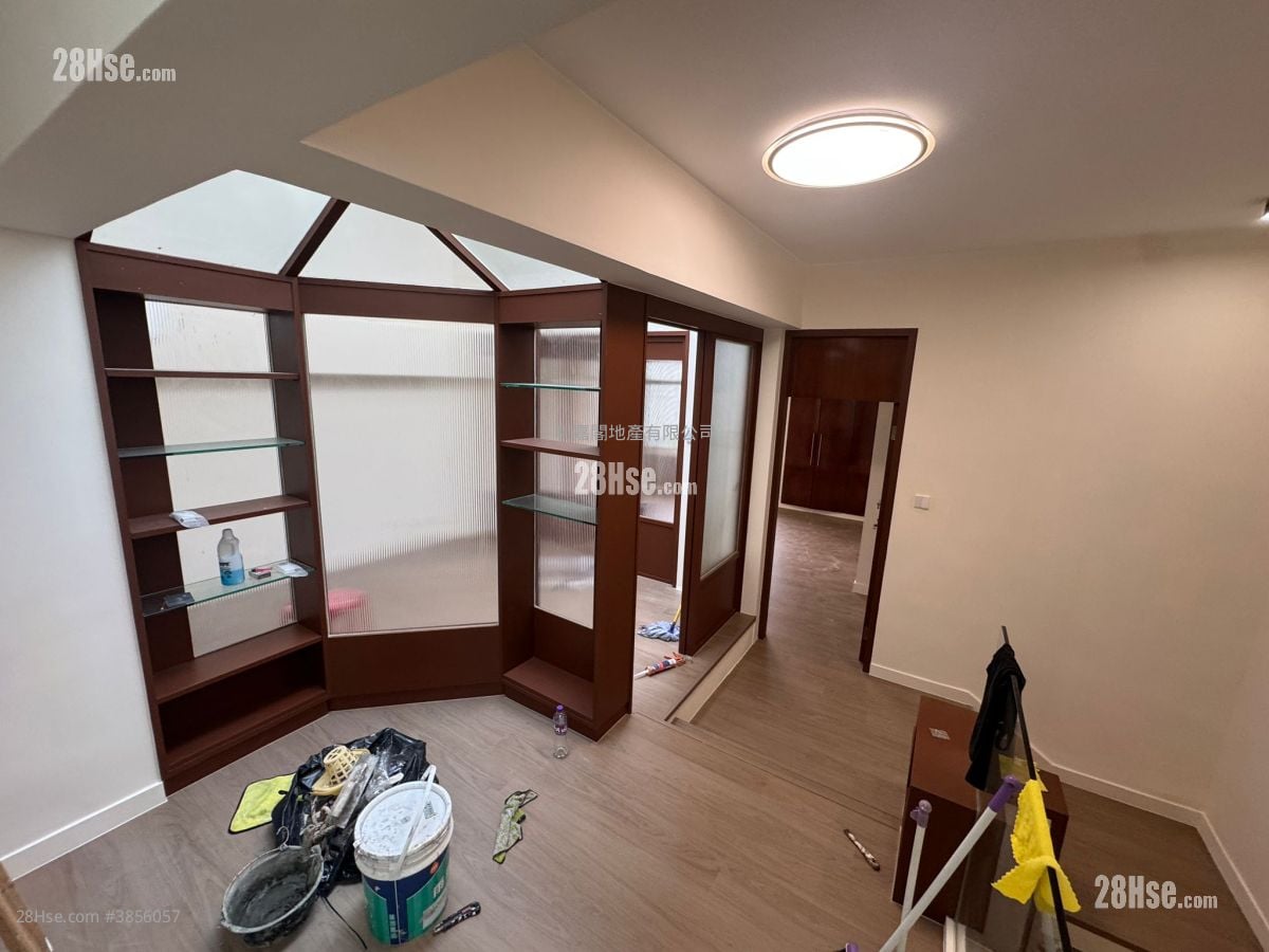 Lift Villa Sell 4 Bedrooms 1,966 ft²