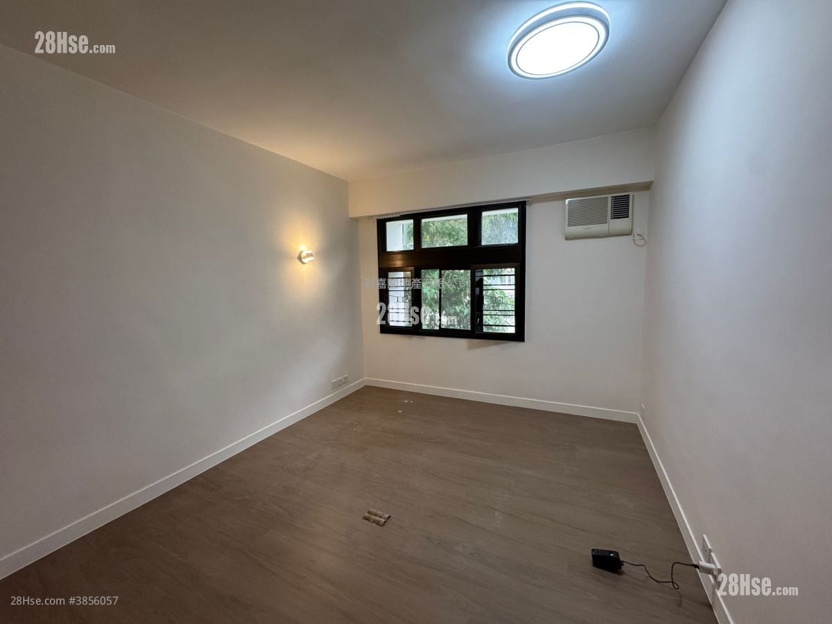 Lift Villa Sell 4 Bedrooms 1,966 ft²