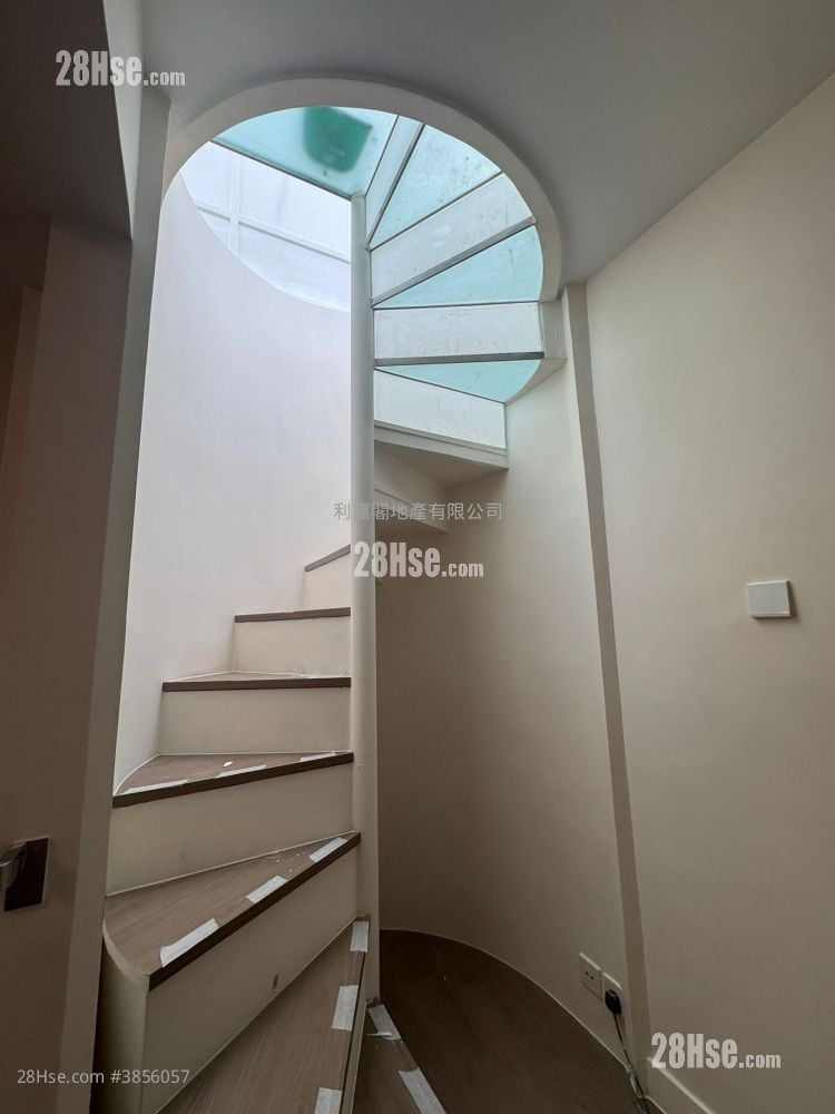 Lift Villa Sell 4 Bedrooms 1,966 ft²