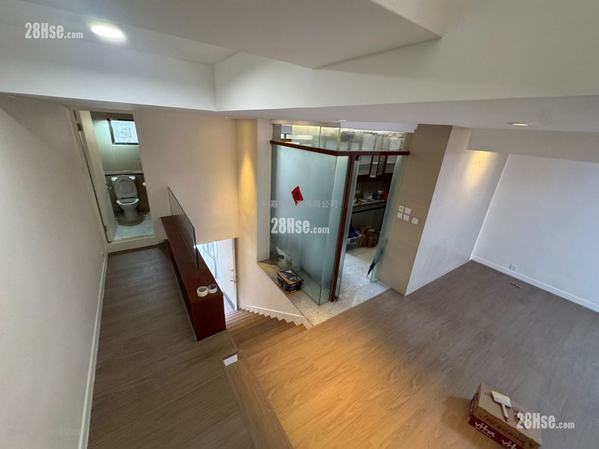 Lift Villa Sell 4 Bedrooms 1,966 ft²