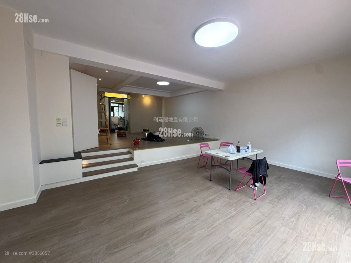 Lift Villa Sell 4 Bedrooms 1,966 ft²