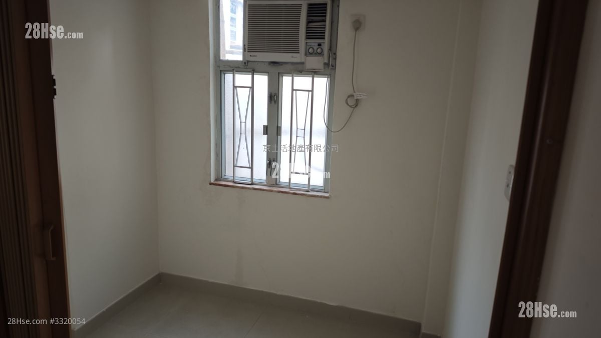 Hing Wan House Sell 4 Bedrooms , 4 Bathrooms 449 ft²