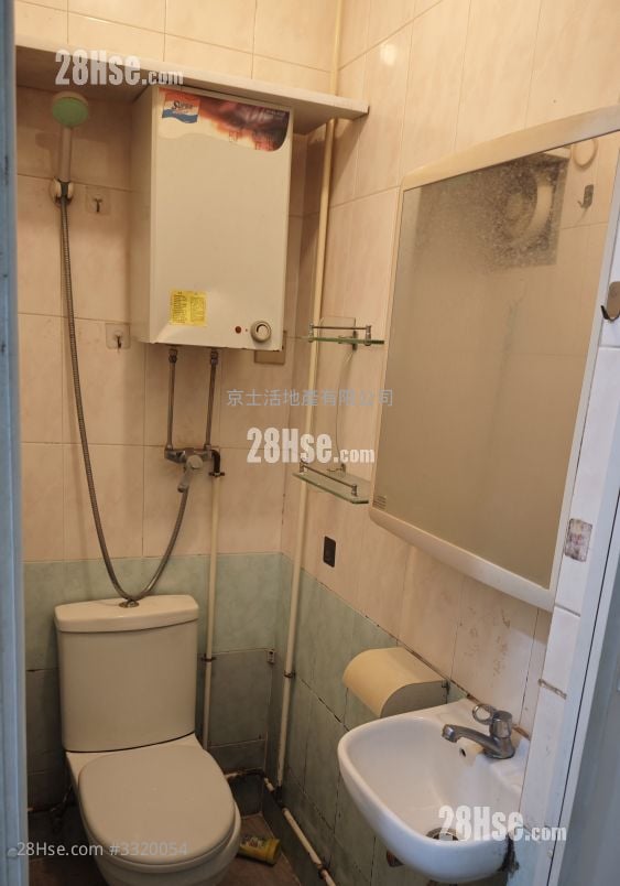 Hing Wan House Sell 4 Bedrooms , 4 Bathrooms 449 ft²