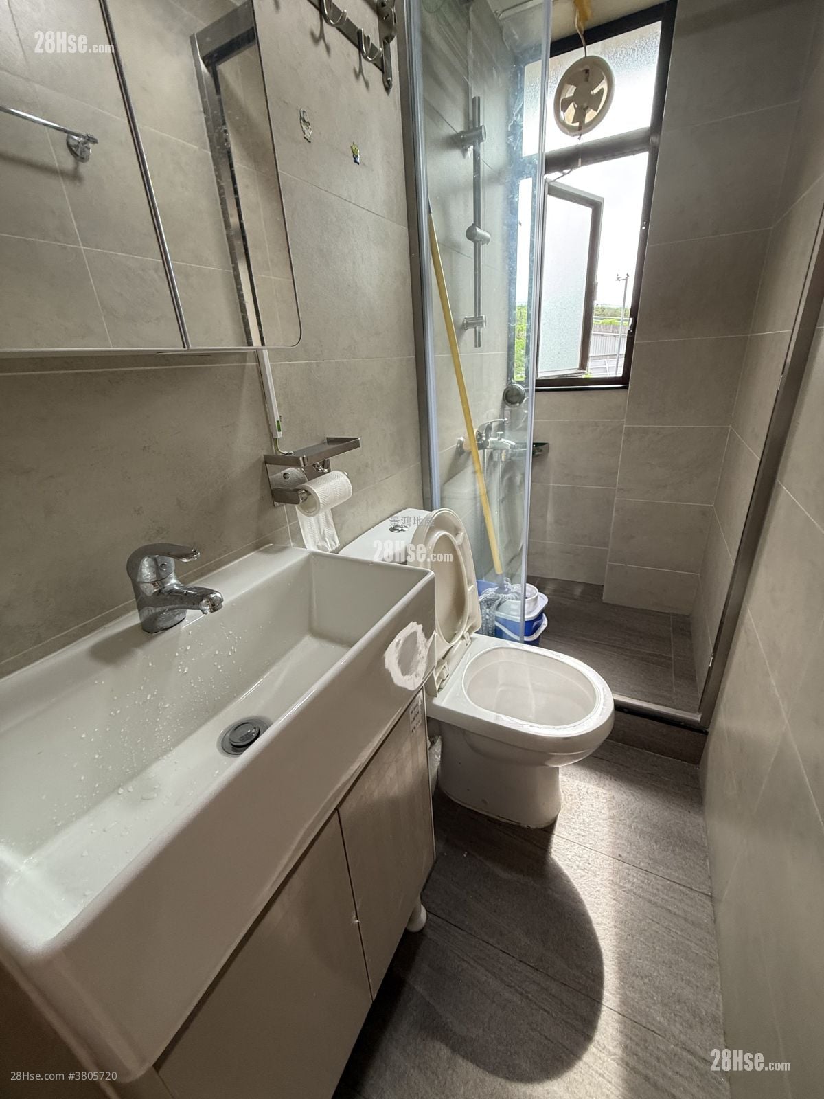 Man King Building Rental 2 Bedrooms , 1 Bathroom 280 ft²