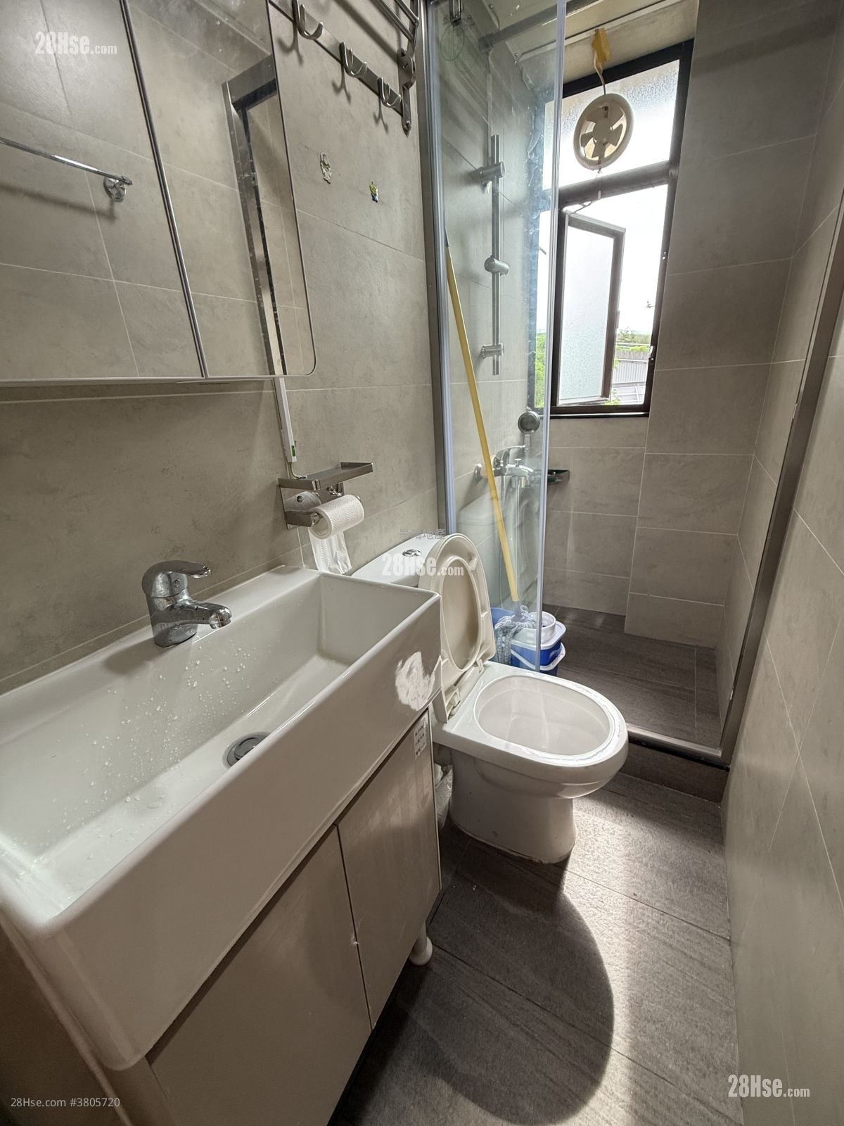 Man King Building Rental 2 Bedrooms , 1 Bathroom 280 ft²