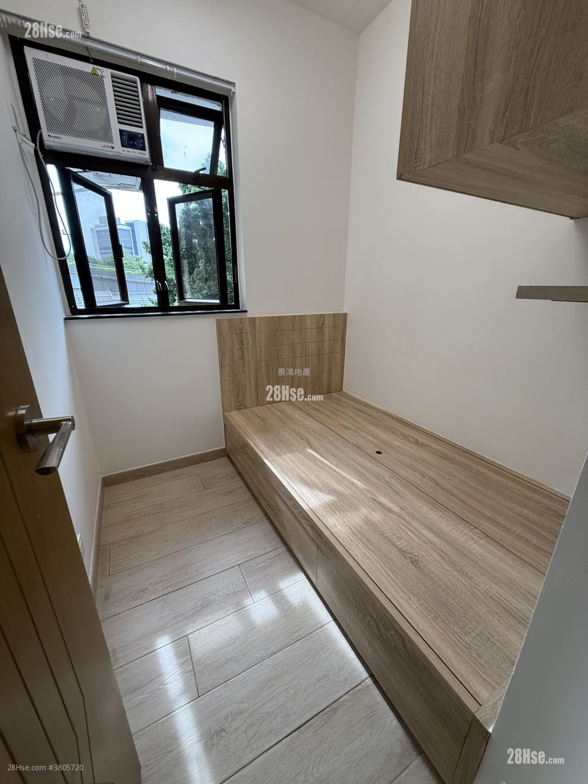 Man King Building Rental 2 Bedrooms , 1 Bathroom 280 ft²