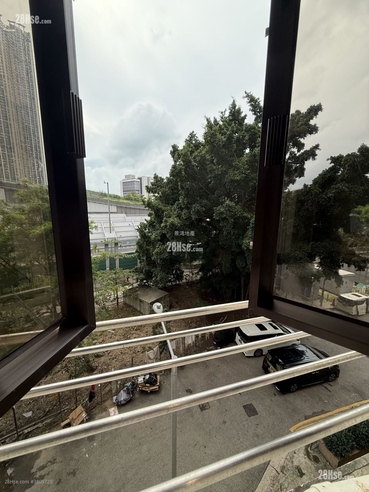 Man King Building Rental 2 Bedrooms , 1 Bathroom 280 ft²