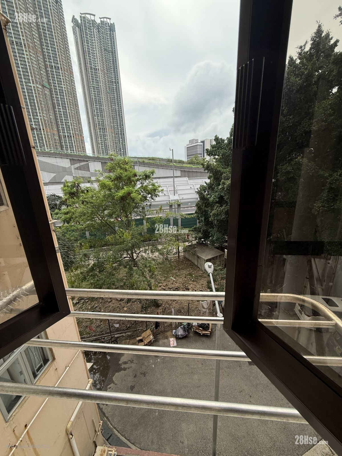 Man King Building Rental 2 Bedrooms , 1 Bathroom 280 ft²