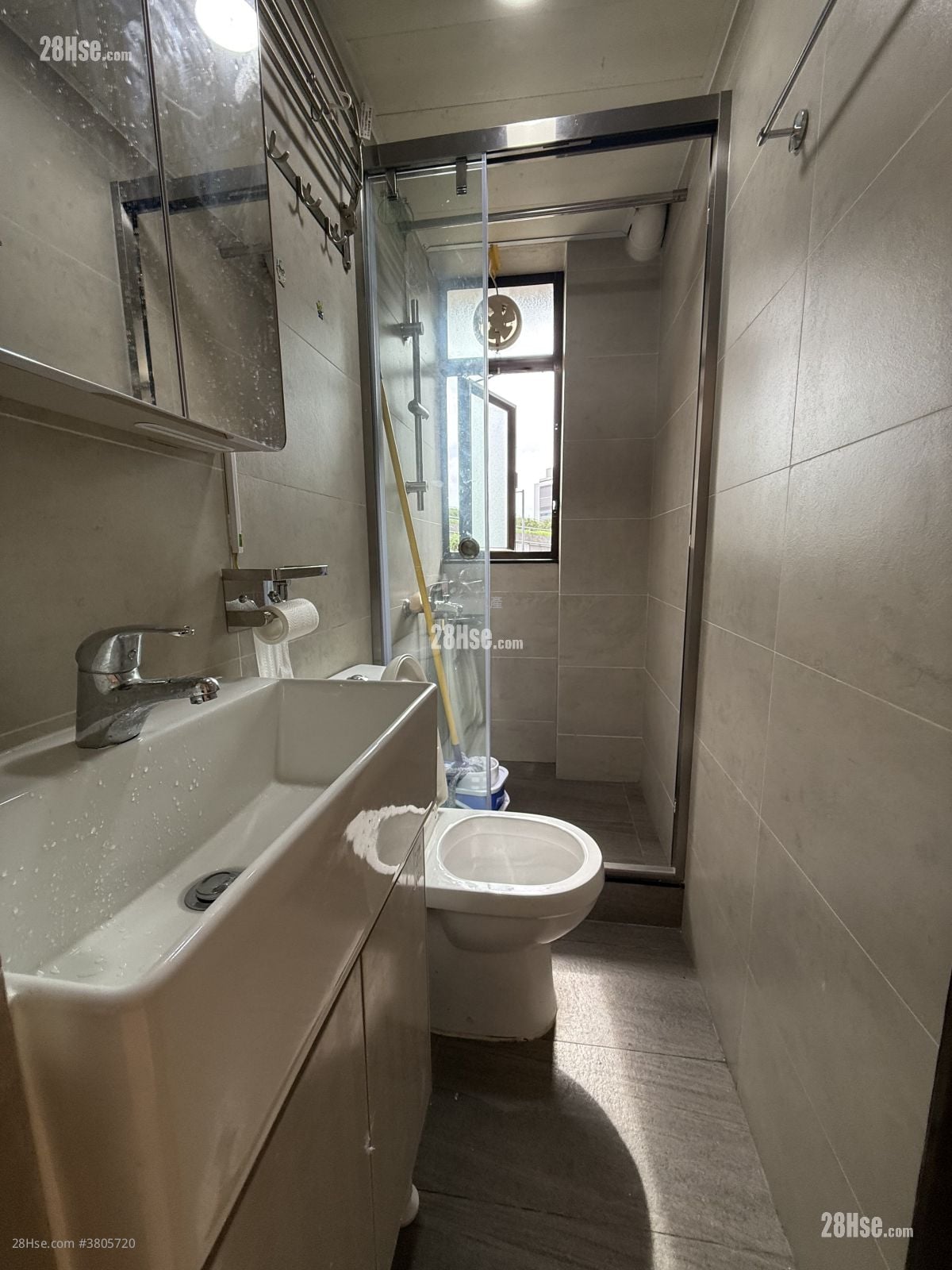 Man King Building Rental 2 Bedrooms , 1 Bathroom 280 ft²
