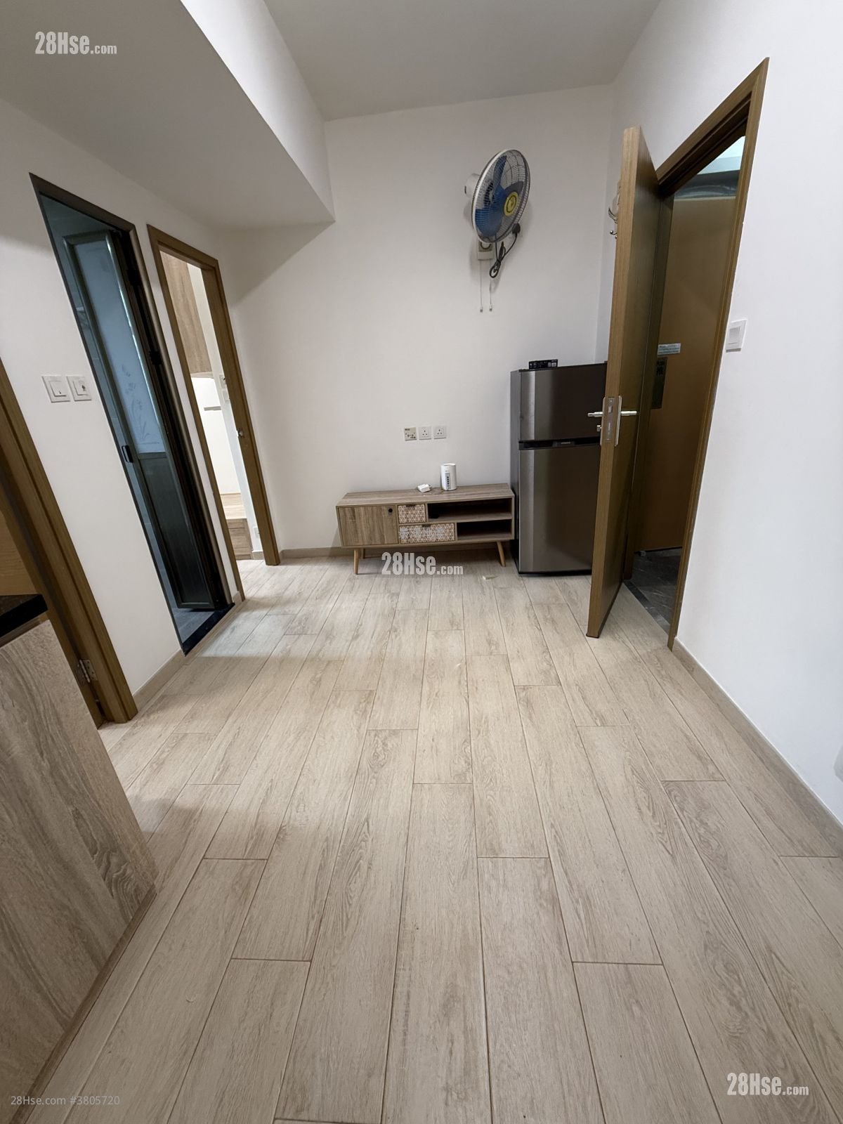 Man King Building Rental 2 Bedrooms , 1 Bathroom 280 ft²