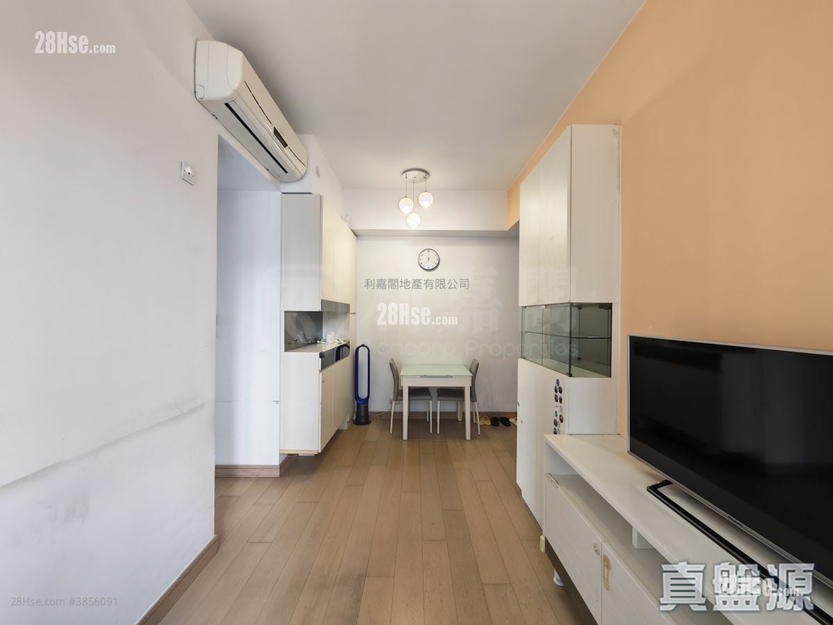The Reach Sell 2 Bedrooms 443 ft²