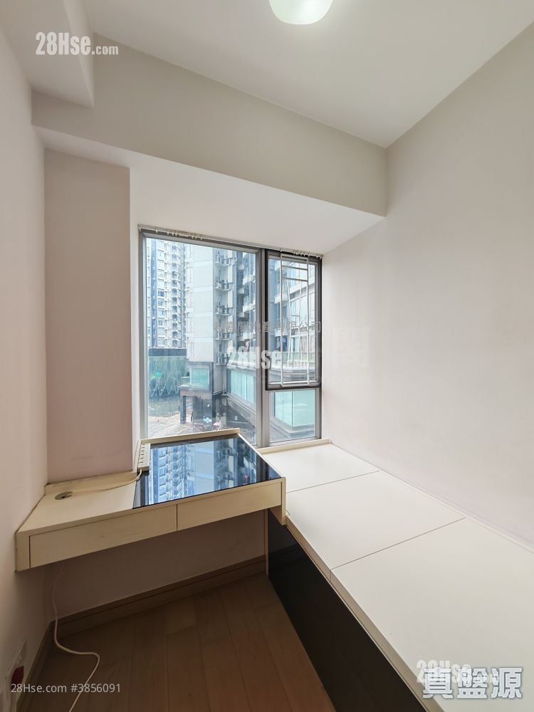 The Reach Sell 2 Bedrooms 443 ft²